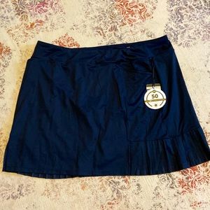 Womens golf skort. Navy Blue with pleats. Size XXL